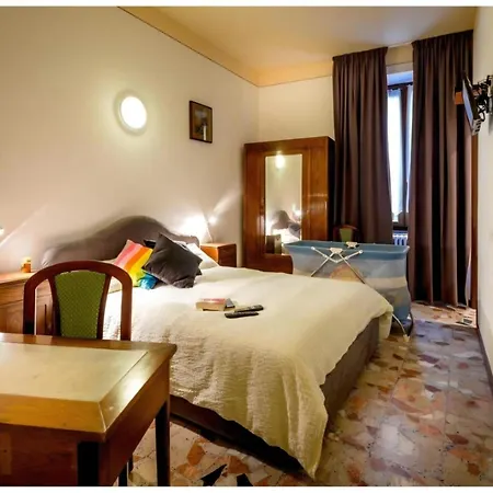 Πανσιόν Ca' Tunin- Ideale Per Il Trenino Rosso- A Pochi Minuti A Piedi Dalla Stazione