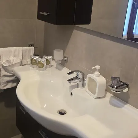 Ca' Tunin- Ideale Per Il Trenino Rosso- A Pochi Minuti A Piedi Dalla Stazione Πανσιόν *